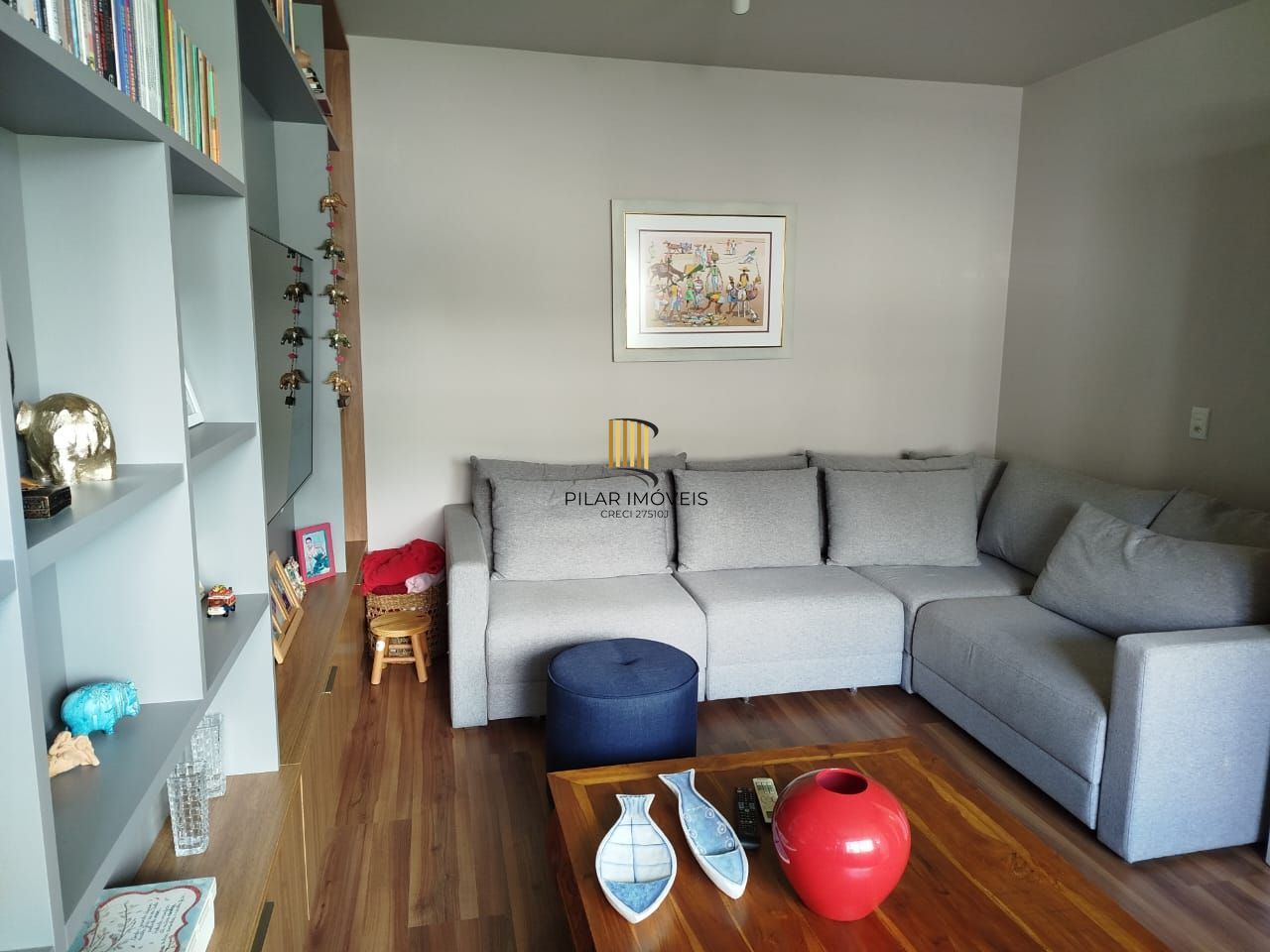 Venda casa em condomínio semi-novo com 330 metros quadrados privativos, 3 suítes, sendo 2 imensas e uma delas com lareira, lavabo, churrasqueira, terraço, piscina
