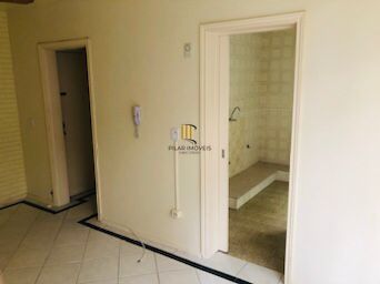 Apto. 59,82 m2 02 dorms. com sacadas, a.serv. amplo living, na Lucas de Oliveira, Petrop.