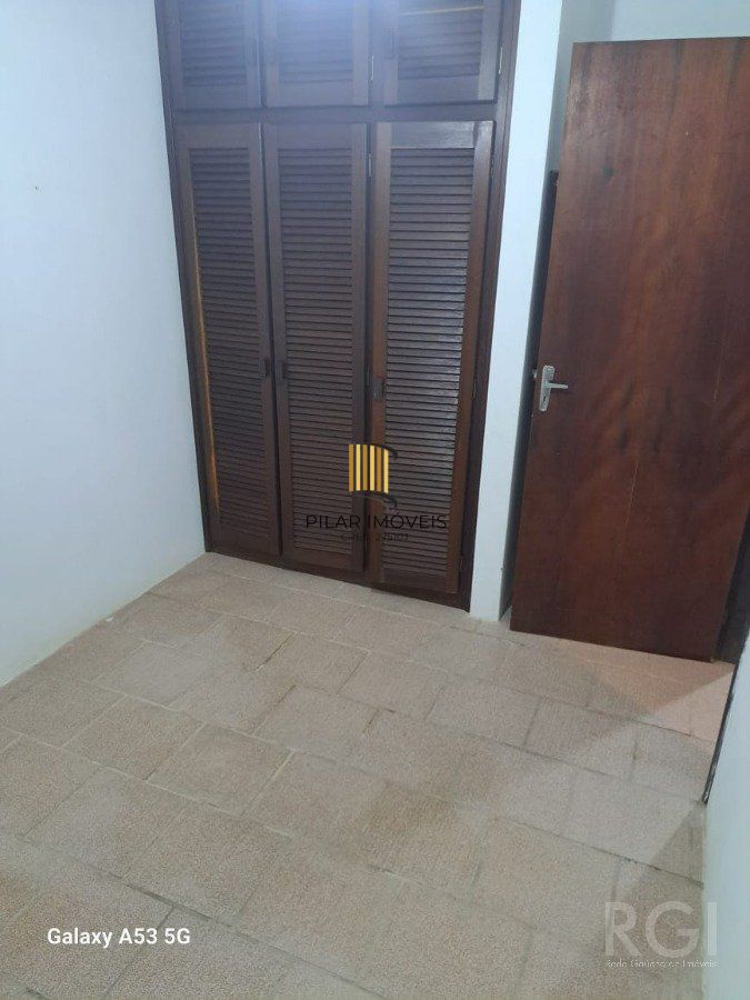 Casa para Venda - 248.88m², 3 dormitórios, sendo 4 suites, 2 vagas - Centro