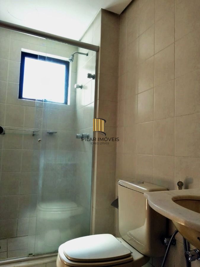 Excelente apartamento de 2 dormitórios, no bairro Moinhos de Vento, com 105 m² de área privativa, 2 suítes