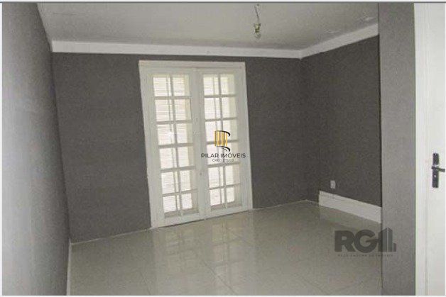 PRÉDIO A VENDA na rua Cairu, Navegantes Porto Alegre RS com aproximadamente 430m², com 2 pavimentos,  espaço de estacionamento para 8 veiculos,
