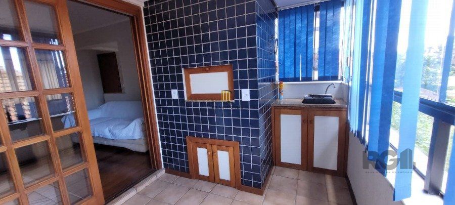 Apartamento de 2 dormitórios grande com suite, sacada fechada com churrasqueira, elevador, garagem, no Bairro São João / Higienópolis