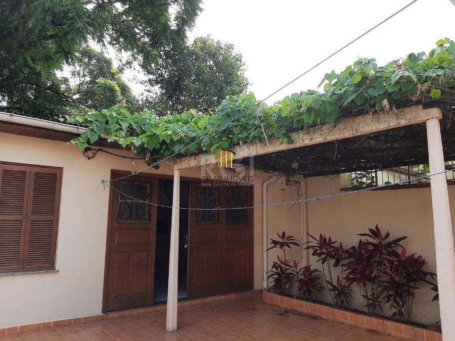 Casa para Venda - 150m², 3 dormitórios, sendo 1 suites, 4 vagas - Floresta