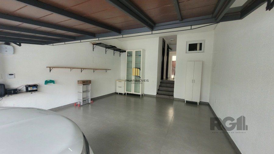 Venda, casa com 3 dormitórios, sendo 2 suítes, piscina, opção para 4º dormitório, 4 vagas, na Chácara das pedras, Porto Alegre RS