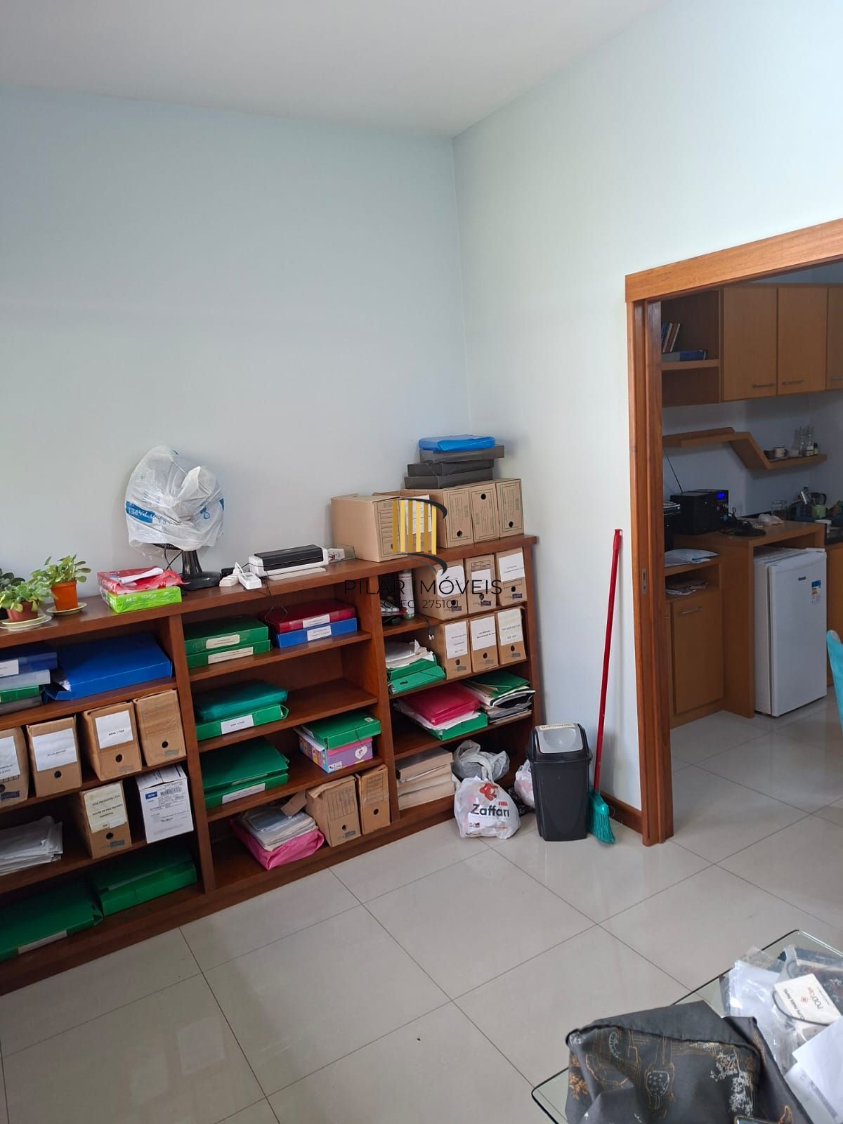 Sala com 41,14 me com uma vaga escriturada e coberta