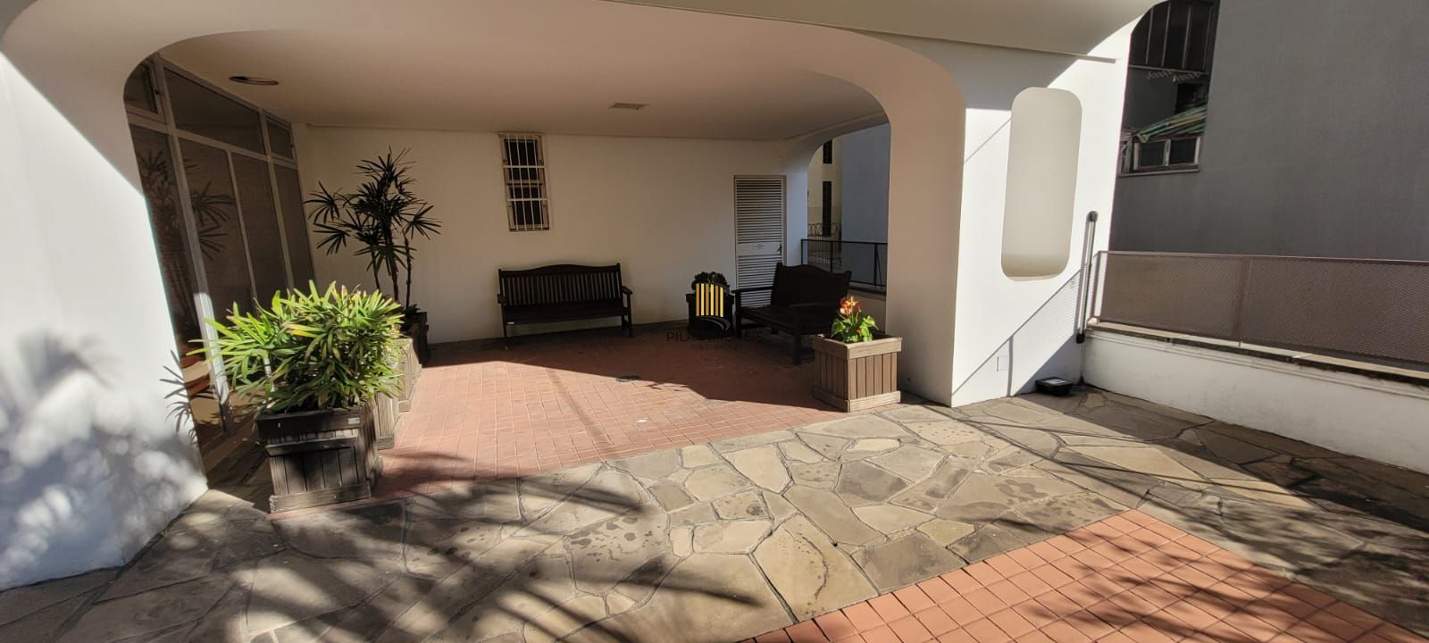 VENDA APARTAMENTO 3 DORMITÓRIOS, SUITE, GARAGEM, ELEVADOR, VISTA, EXCELENTE ORIENTAÇÃO SOLAR, BAIRRO RIO BRANCO JUNTO AO BOM FIM