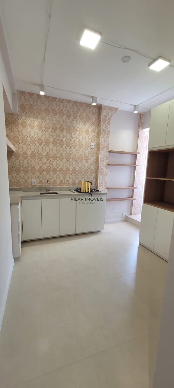 Venda apartamento totalmente reformado, 3 dormitórios living amplo, ótima iluminação, lareira ecológica, centro histórico