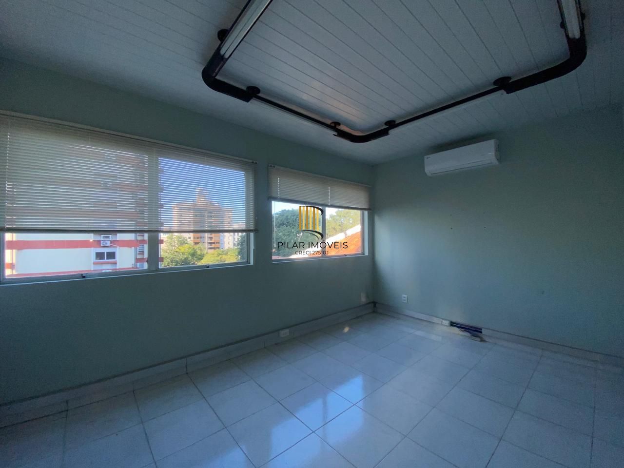 Prédio Comercial 30 dormitórios no bairro Azenha