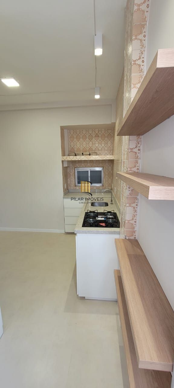 Venda apartamento totalmente reformado, 3 dormitórios living amplo, ótima iluminação, lareira ecológica, centro histórico