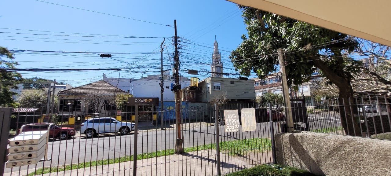 VENDA apartamento de 2 quartos térreo, localizado na rua Felipe de Oliveira, bairro Petrópolis