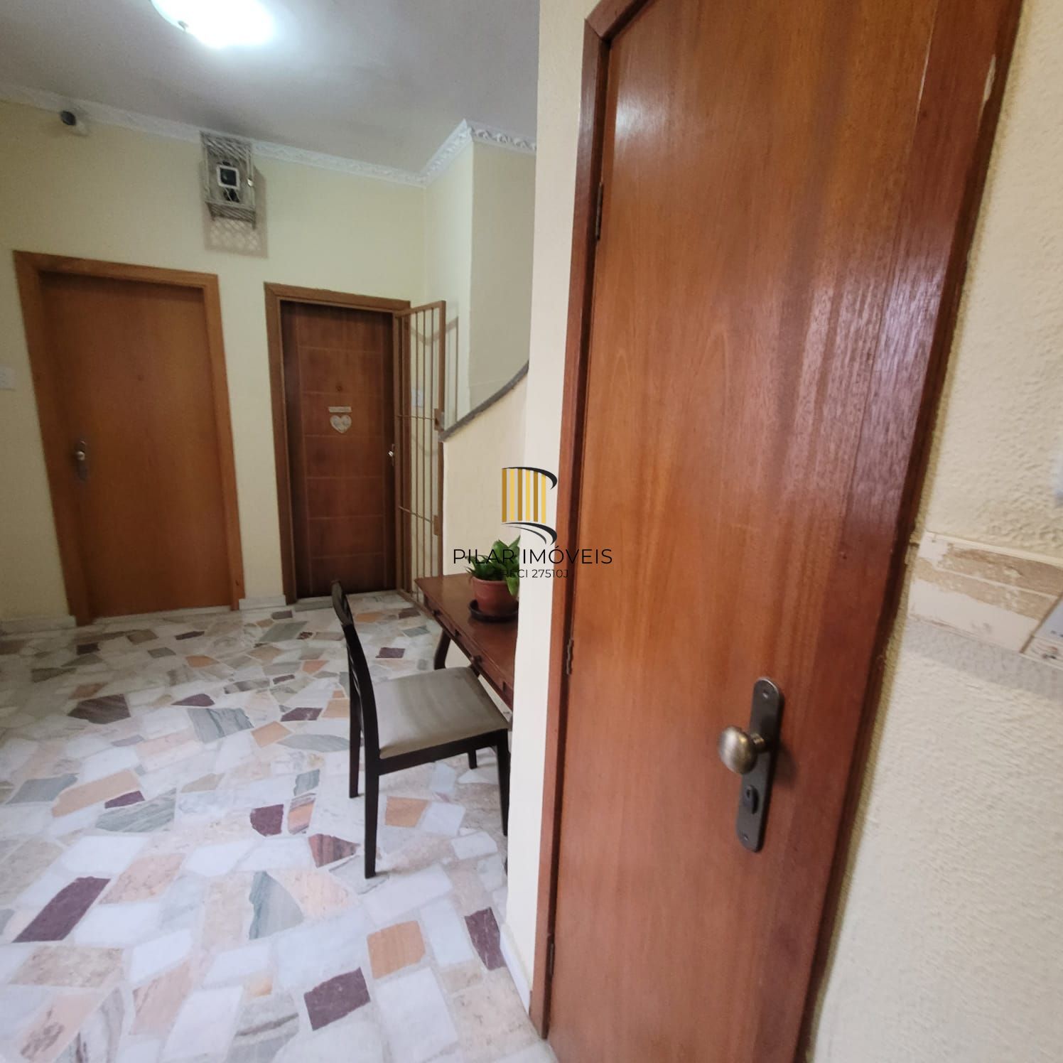 Venda apartamento totalmente reformado, 3 dormitórios living amplo, ótima iluminação, lareira ecológica, centro histórico