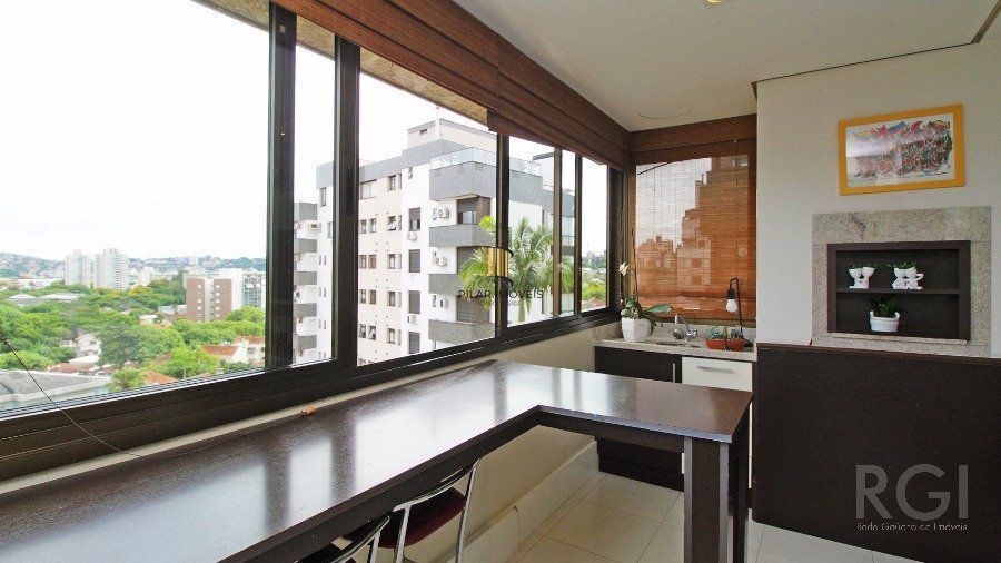 Apartamento para Venda  -  2 dormitórios,  1 suite,  andar alto,  LAREIRA, CHURRASQUEIRA 2 vagas - Petrópolis