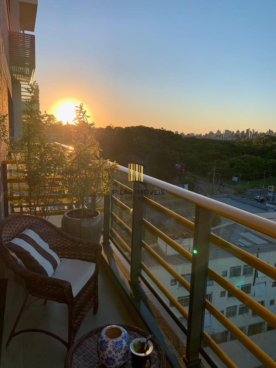 VENDA APARTAMENTO 1 QUARTO LIVING COM SACADA  DECORADO ANDAR ALTO ENSOLARADO 1 VAGA