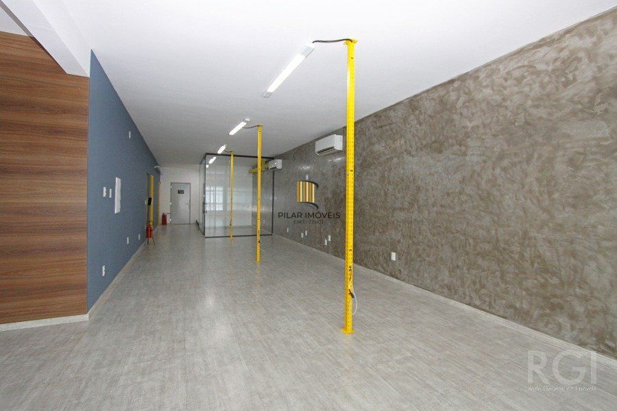 PRÉDIO COMERCIAL PARA SEDE DE EMPRESA COM  400 m²  na AVENIDA BAHIA, SÃO GERALDO,  JUNTO AO RESTAURANTE  KONKA Porto Alegre