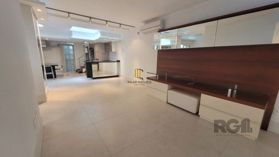 Venda, casa com 3 dormitórios, sendo 2 suítes, piscina, opção para 4º dormitório, 4 vagas, na Chácara das pedras, Porto Alegre RS