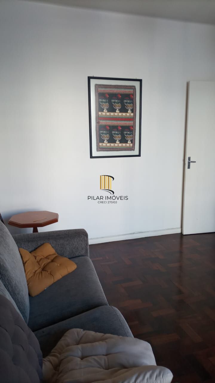 apartamento com 74m de área privativa, 02 dormitórios, sendo um deles com sacada, Rua Pinto Bandeira