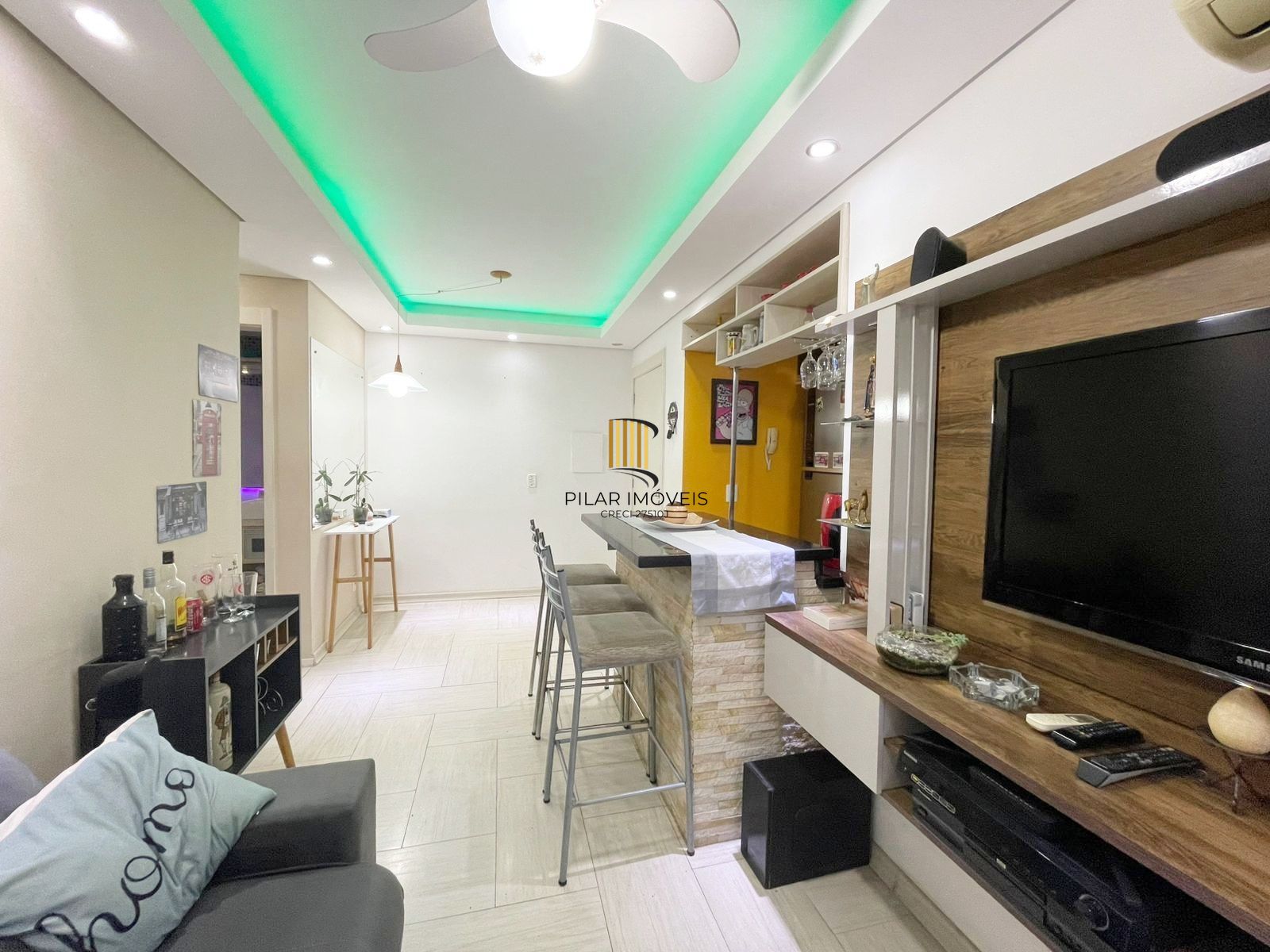 Excelente apartamento de 48,51m² com 2 dormitórios todo mobiliado, 1 banheiro com armário e vaga