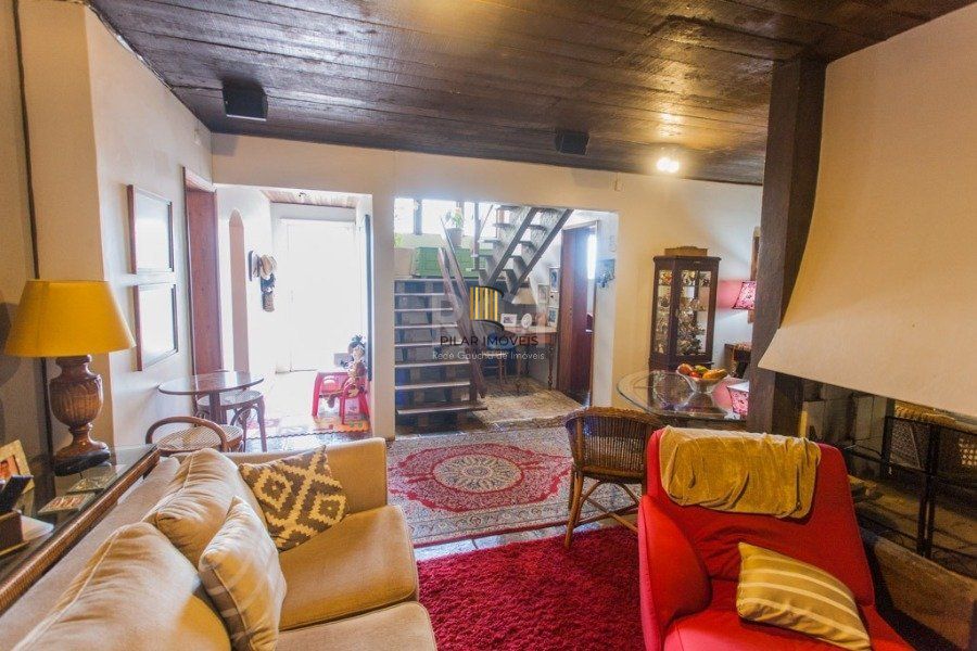Casa para Venda - 400m², 3 dormitórios, sendo 1 suites, 5 vagas - Cristal