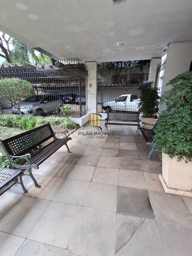 Apartamento de 2 dormitórios 76,90 m² de área privativa, com living para 2 ambientes com piso em tabuão