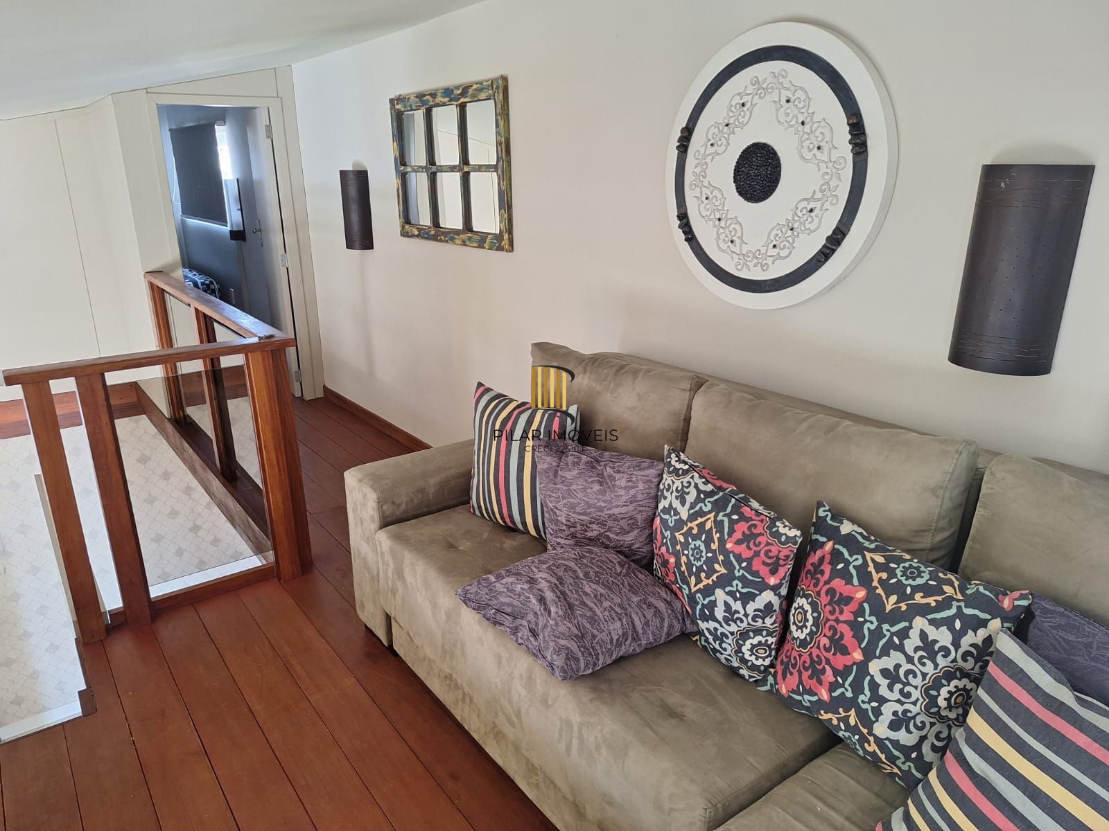 Excelente prédio na Vila Jardim Porto Alegre, de 870 metros de área construída com 02 apartamentos sendo  (#201 com 173,13m2 ) (#202 com 211,45m2) e 01cobertura com 180,00m2, sendo as 03 unidades totalmente mobiliadas com moveis sob medida, equipamentos de 1ª qualidade, Prédio com 05 vagas para estacionamento interno, coberto.