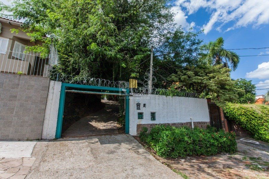 Casa para Venda - 400m², 3 dormitórios, sendo 1 suites, 5 vagas - Cristal