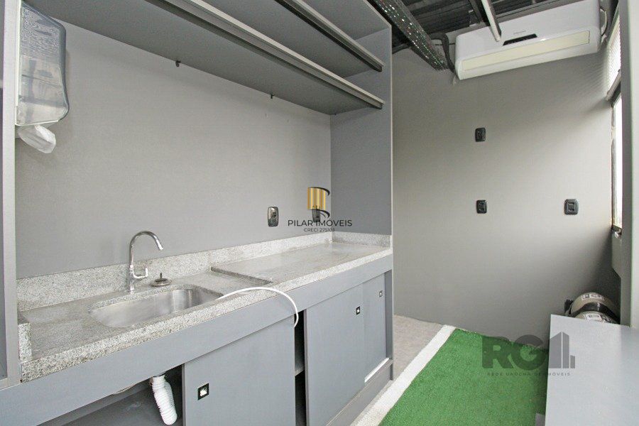 Conjunto com 171,46m² área privativa, com 1 vaga de garagem.