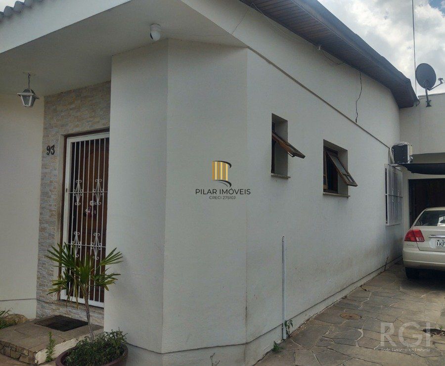 Excelente casa, 2 quartos,  ampla com 120m² de área privativa e 296,30m² de área total no Passo das Pedras