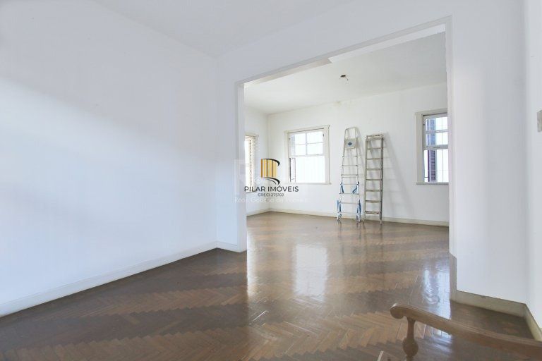 Casa para Venda - 200m², 4 dormitórios, 4 vagas - Medianeira