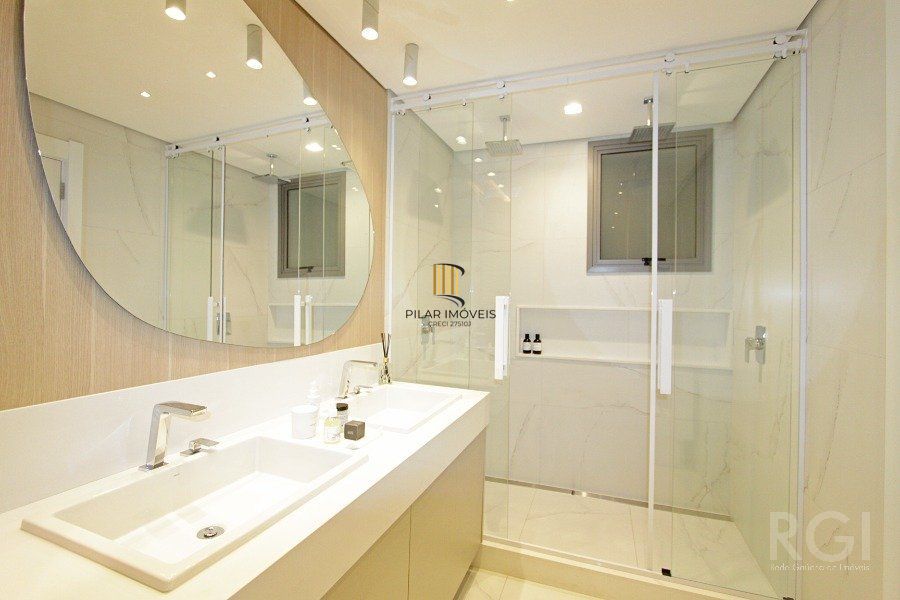Apartamento para Venda - 230m², 3 dormitórios, sendo 3 suites, 3 vagas - Petrópolis