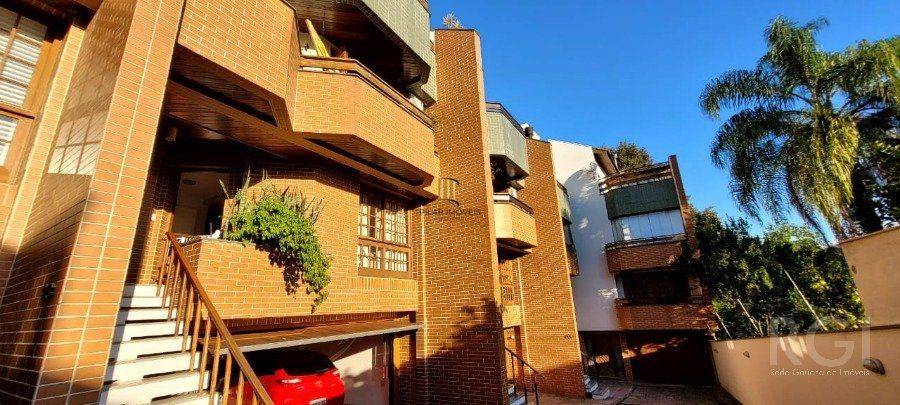 VENDA Casa  em condomínio  com 3 quartos,  suite,   no Bairro Chácara das Pedras,  Porto Alegre RS,  na  rua Monte Alverne. 