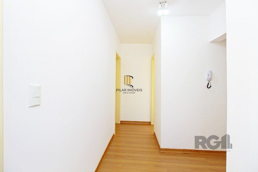 Apartamento 2 dormitórios com excelente localização, ventilado e iluminado., mobiliado, com churrasqueira ,  split nos quartos.