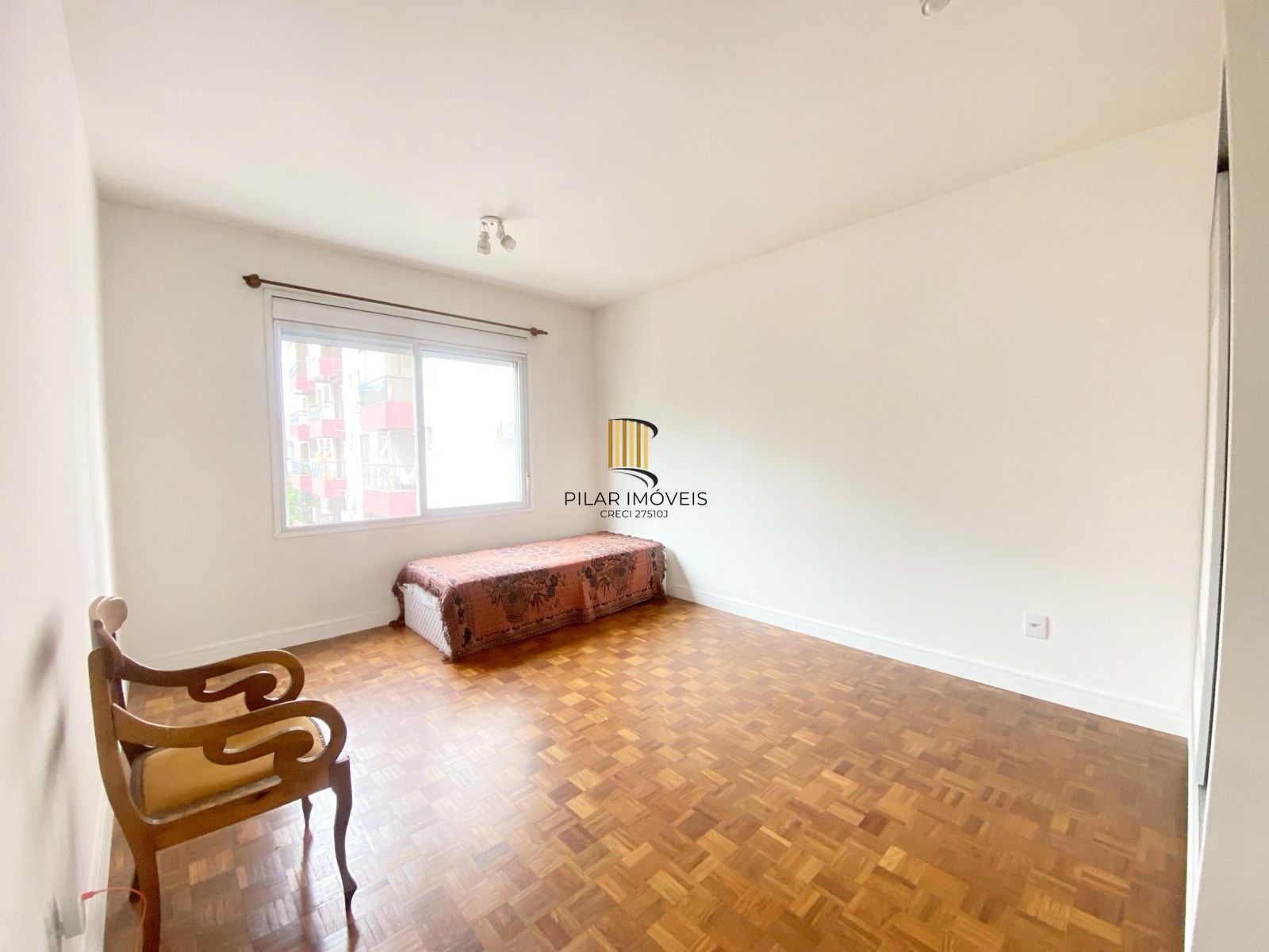 Kitinete34,30m2 priv. Av. Independência,prox.Hospital Sta. Casa