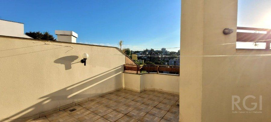 VENDA Casa  em condomínio  com 3 quartos,  suite,   no Bairro Chácara das Pedras,  Porto Alegre RS,  na  rua Monte Alverne. 