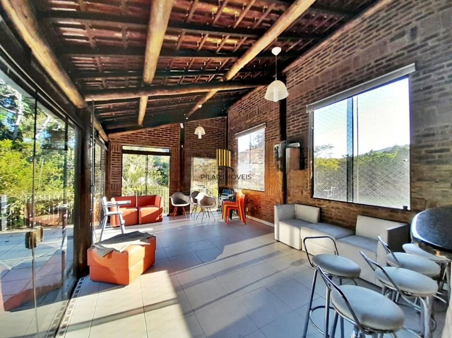 Casa 5 dormitórios no bairro Vila Nova