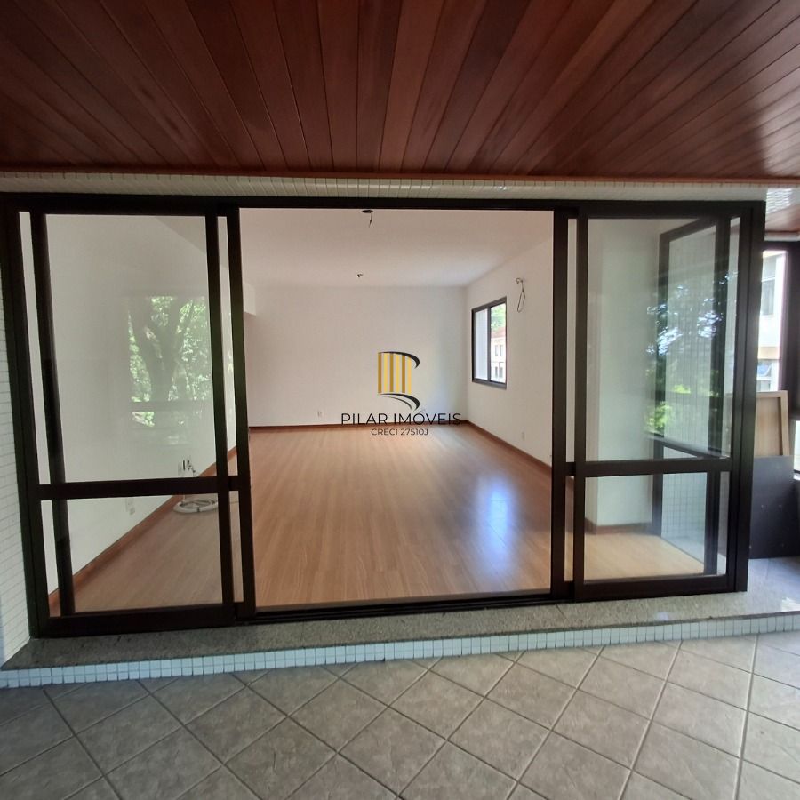 VENDA apartamento de 3 dormitórios, no bairro Moinhos de Vento, com 158 m² de área privativa
