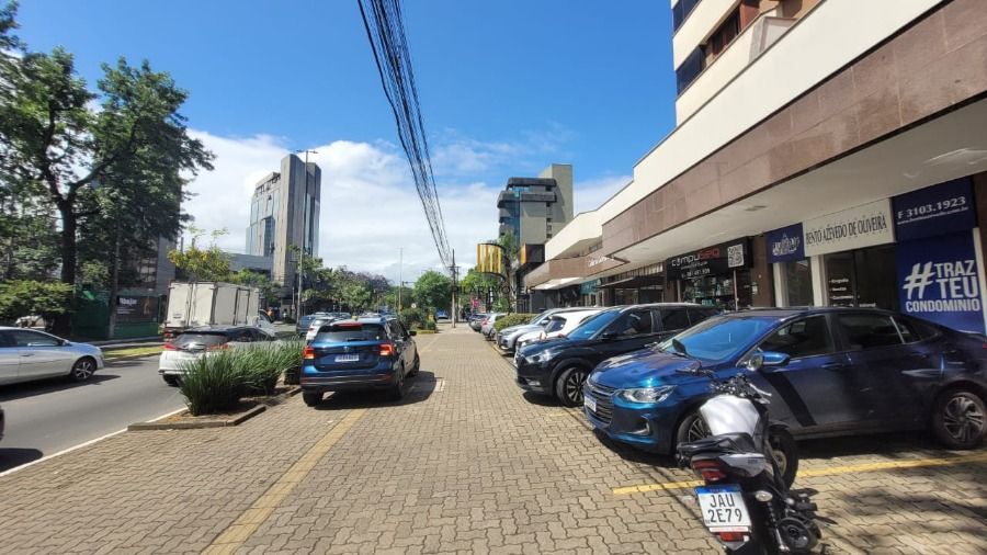Apartamento para Venda -  1 dormitório amplo com 59,00m², 1 vaga - Rio Branco junto ao parcão, moinhos de vento
