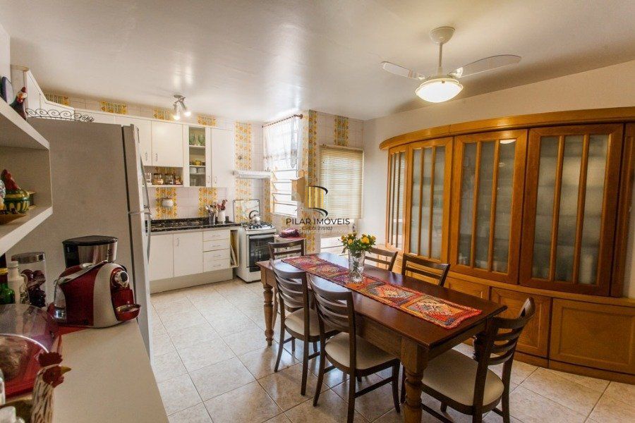 Casa para Venda - 400m², 3 dormitórios, sendo 1 suites, 5 vagas - Cristal