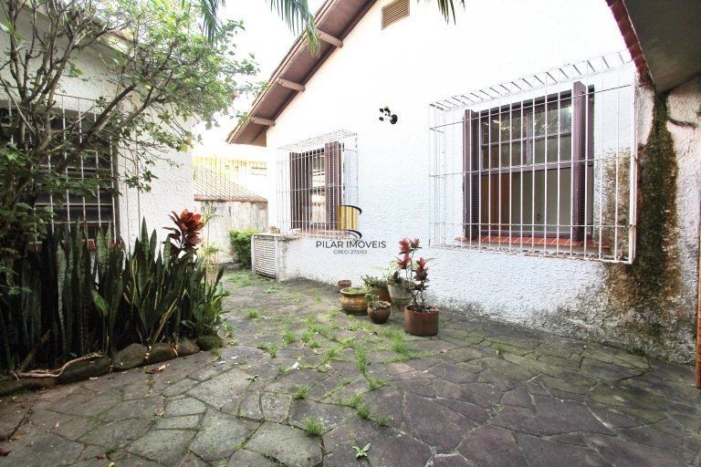 Casa para Venda - 200m², 4 dormitórios, 4 vagas - Medianeira