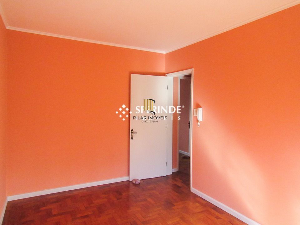 Apartamento de 01 dorm com sacada e cozinha e banheiro reformados
