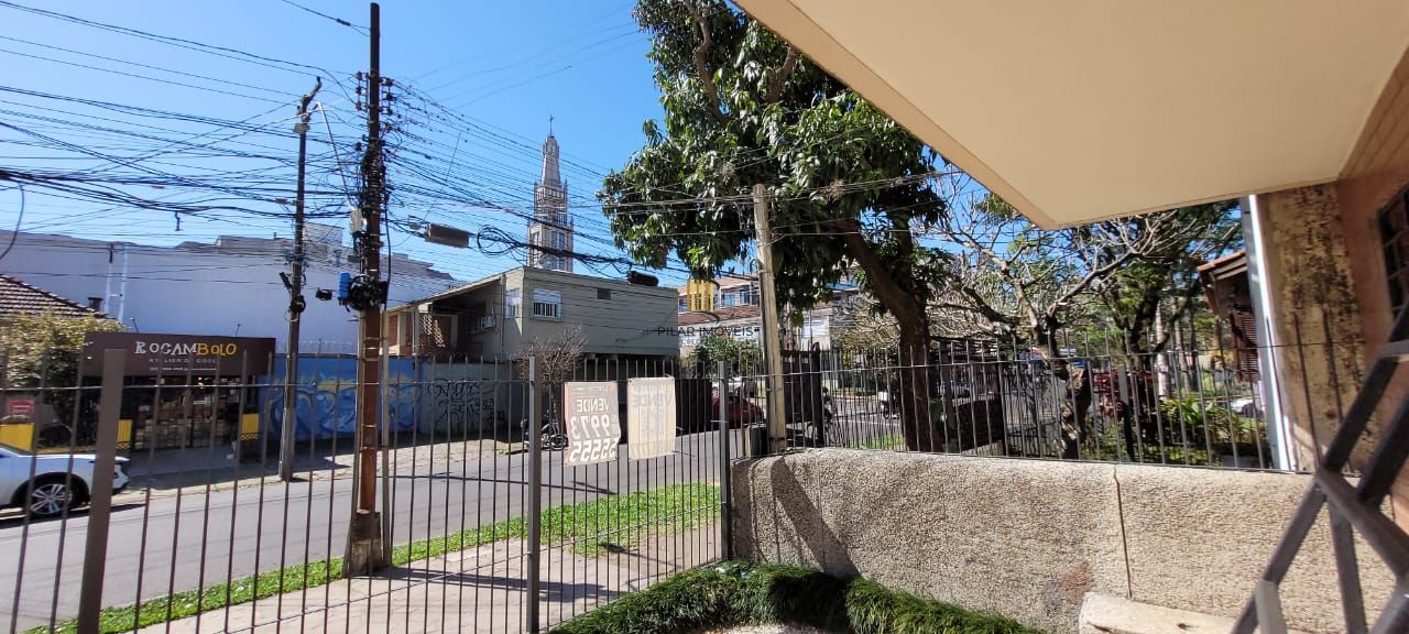 VENDA apartamento de 2 quartos térreo, localizado na rua Felipe de Oliveira, bairro Petrópolis