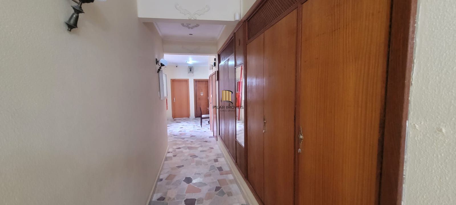 Venda apartamento totalmente reformado, 3 dormitórios living amplo, ótima iluminação, lareira ecológica, centro histórico