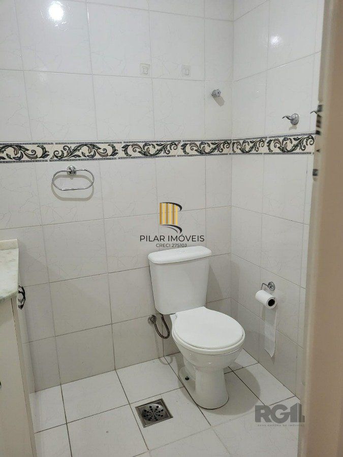 Apartamento 2 dormitórios com vaga no Bairro Cristal.