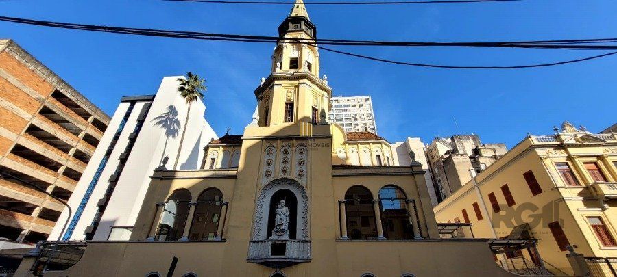Apartamento a venda na Avenida Alberto Bins com 4 quartos, 2 banheiros, elevador, frente a fundos,  no coração do Centro Histórico de Porto Alegre