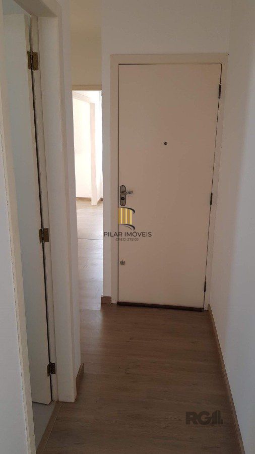 VENDA APARTAMENTO 2 DORMITÓRIOS, MENINO DEUS, REFORMADO,  BAIXA TAXA CONDOMINIAL, ENSOLARADO