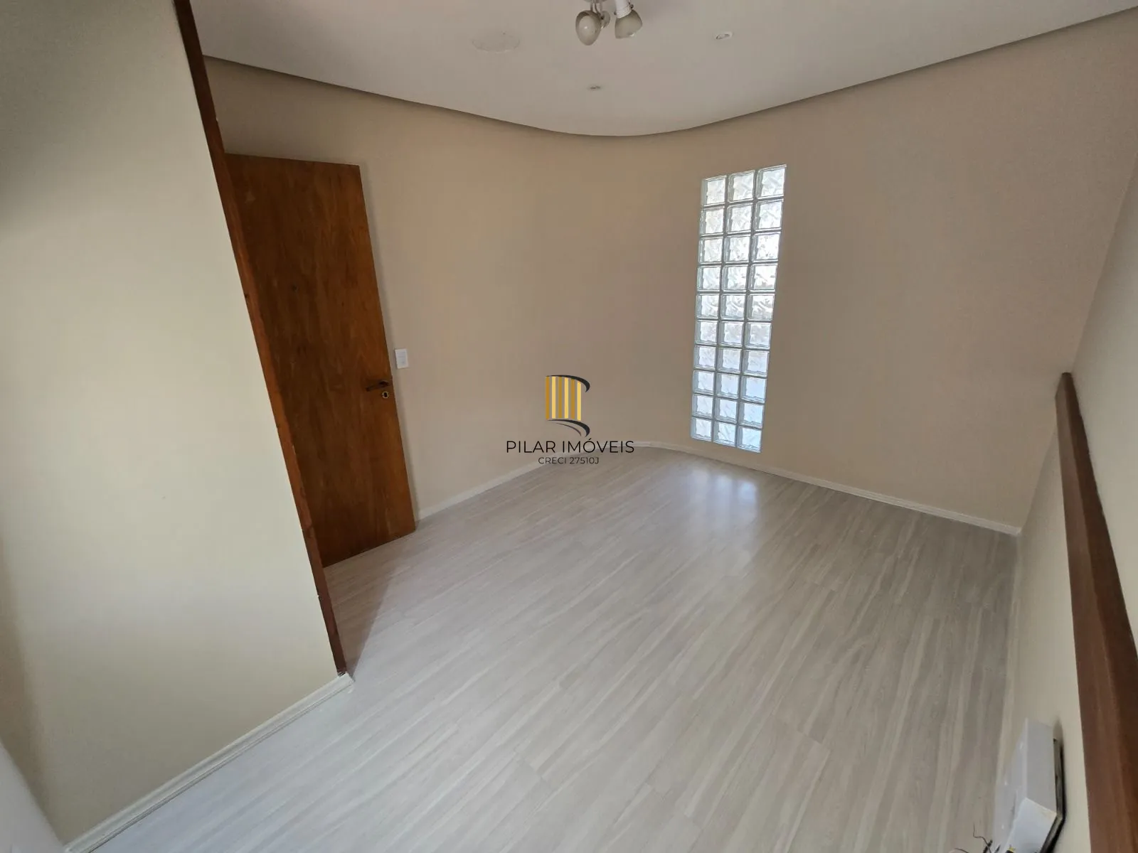 Conj/sala coml.48,09 m2 priv.rua Fabricio Pilar,Mont'Serrat.R$162 mil