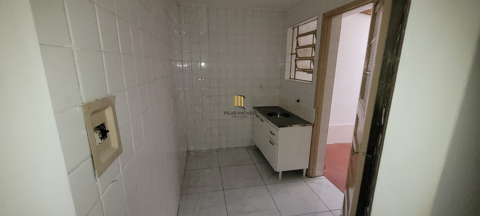 VENDA apartamento de 2 quartos térreo, localizado na rua Felipe de Oliveira, bairro Petrópolis