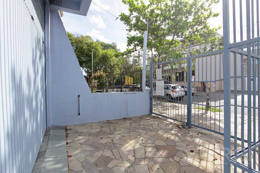 PRÉDIO COMERCIAL PARA SEDE DE EMPRESA COM  400 m²  na AVENIDA BAHIA, SÃO GERALDO,  JUNTO AO RESTAURANTE  KONKA Porto Alegre