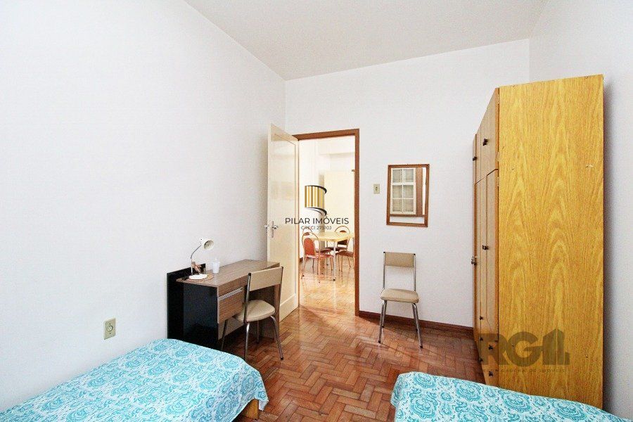 Apartamento a venda na Avenida Alberto Bins com 4 quartos, 2 banheiros, elevador, frente a fundos,  no coração do Centro Histórico de Porto Alegre
