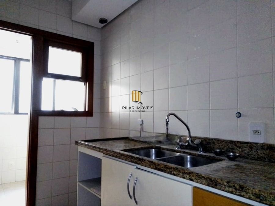 Excelente apartamento de 2 dormitórios, no bairro Moinhos de Vento, com 105 m² de área privativa, 2 suítes