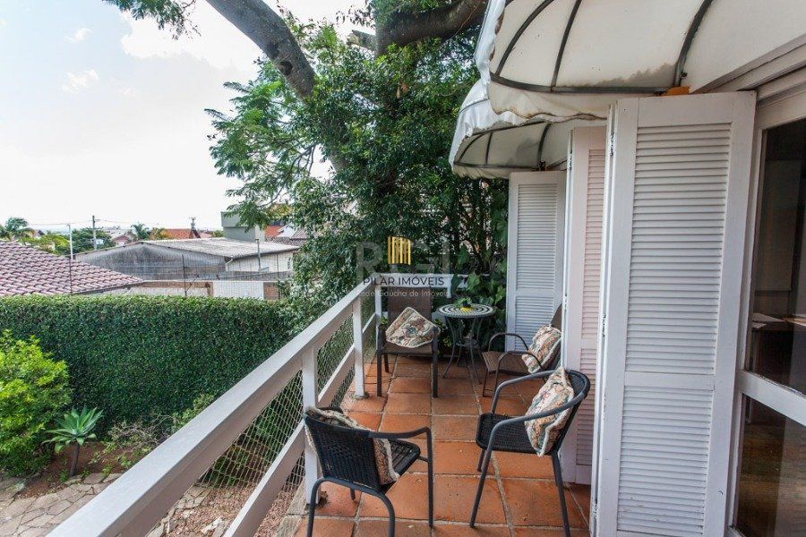Casa para Venda - 400m², 3 dormitórios, sendo 1 suites, 5 vagas - Cristal